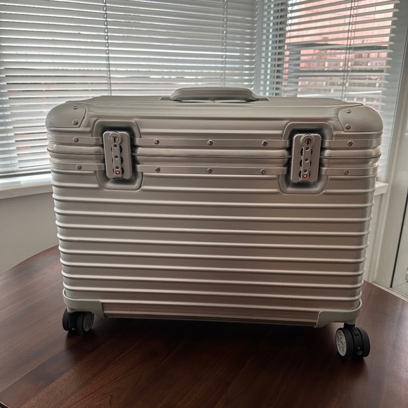 Rimowa Topas Pilot Case 37L - Picture 1 of 16